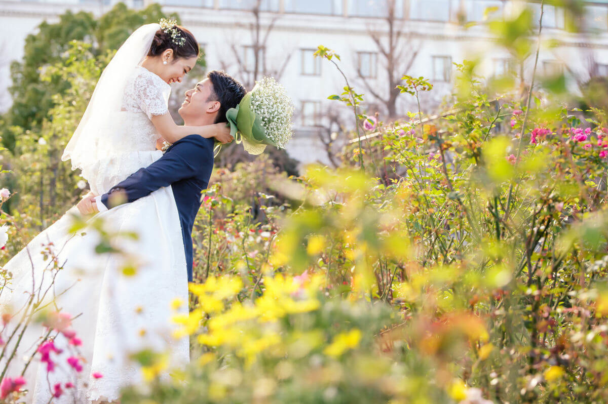 新婦持ち上げポーズ