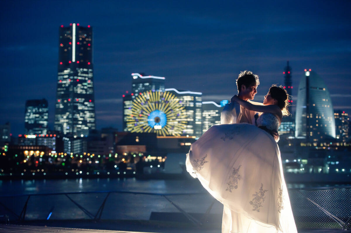 夜の大桟橋で前撮り