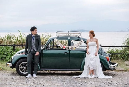 ガーランドを車につけて前撮り