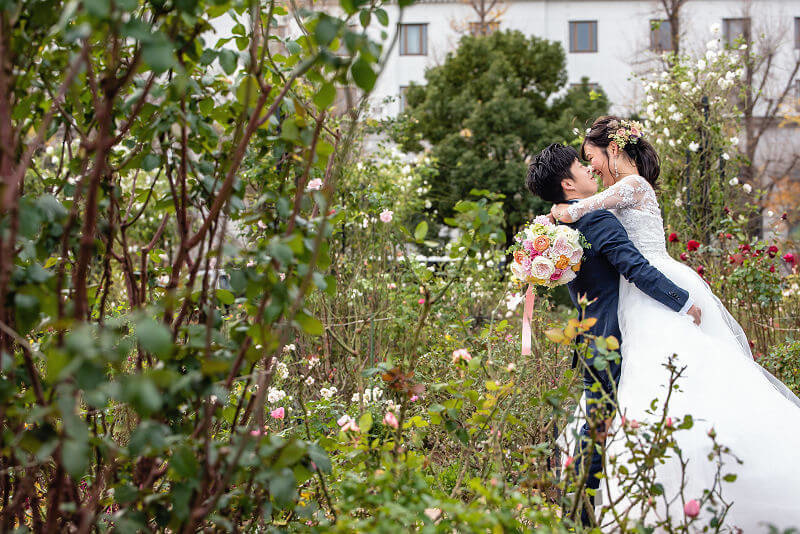 喜びを表現する二人