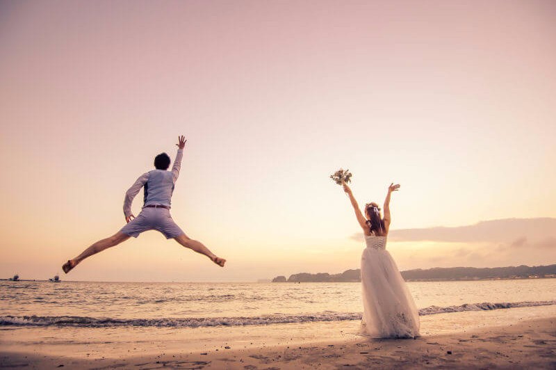 由比ヶ浜でジャンプ