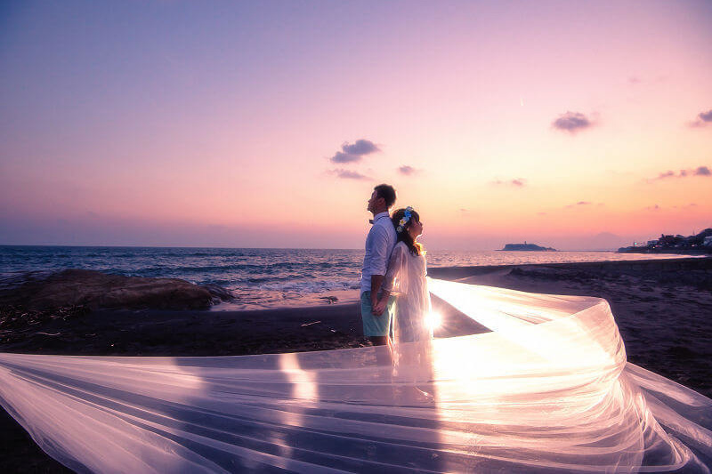 夕日の綺麗な海岸でのロケーションフォト