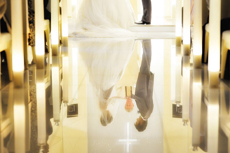 バージンロードに写るふたり