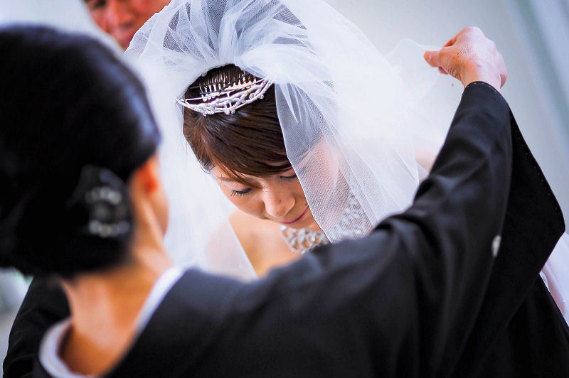 チャペルで母からのベールダウン