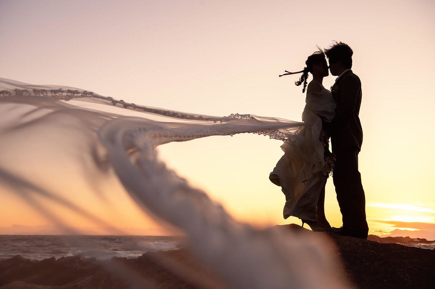 新婦のベールが靡くショット