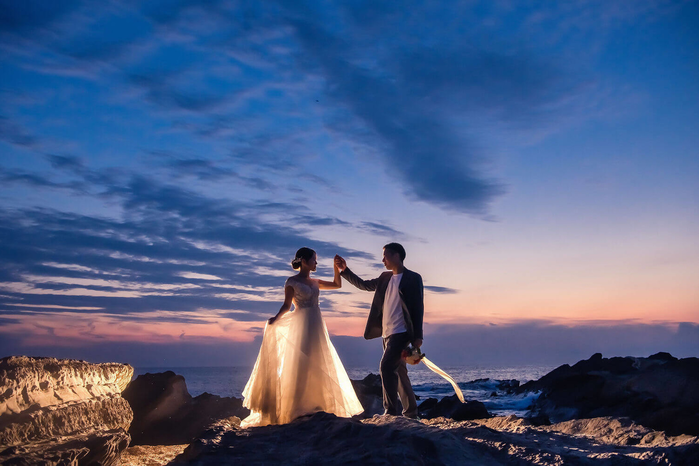 ロマンチックなシチュエーションでダンスポーズ